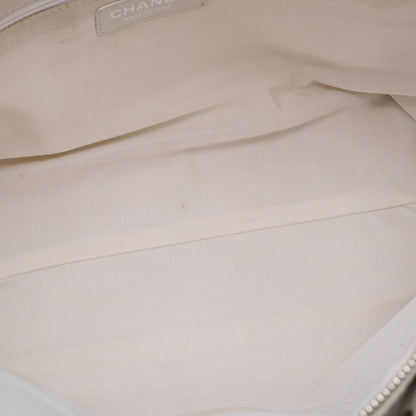 CHANEL Tote Bag Matelasse Calfskin White Silver-Tone Hardware Pre-Owned - Vintage La Charme