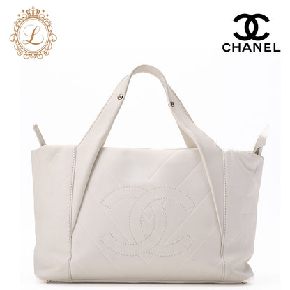 CHANEL Tote Bag Matelasse Calfskin White Silver-Tone Hardware Pre-Owned - Vintage La Charme