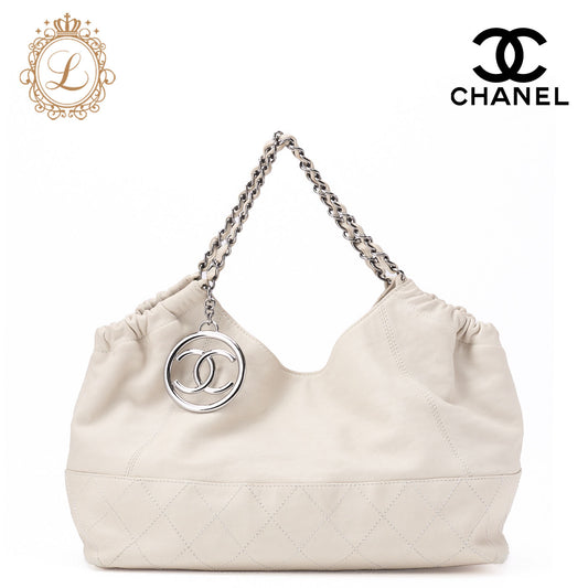 CHANEL Shoulder Bag, Matelasse, Coco Charm, Calfskin, White, Silver-Tone Hardware, Pre-Owned - Vintage La Charme