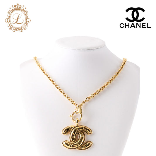 CHANEL Necklace, Coco Mark Matelasse, Gold-Plated, Gold, Gold-Tone Hardware, Pre-Owned - Vintage La Charme
