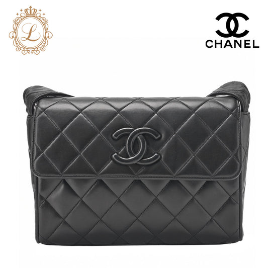 CHANEL Shoulder Bag Matelasse Lambskin Black Gold-Tone Hardware Pre-Owned - Vintage La Charme
