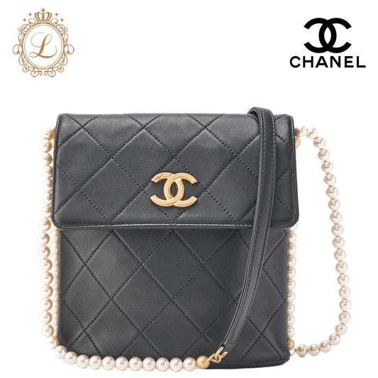 Chanel Shoulder Bag Matelasse Lambskin Black Gold-Tone Hardware Pre-Owned - Vintage La Charme
