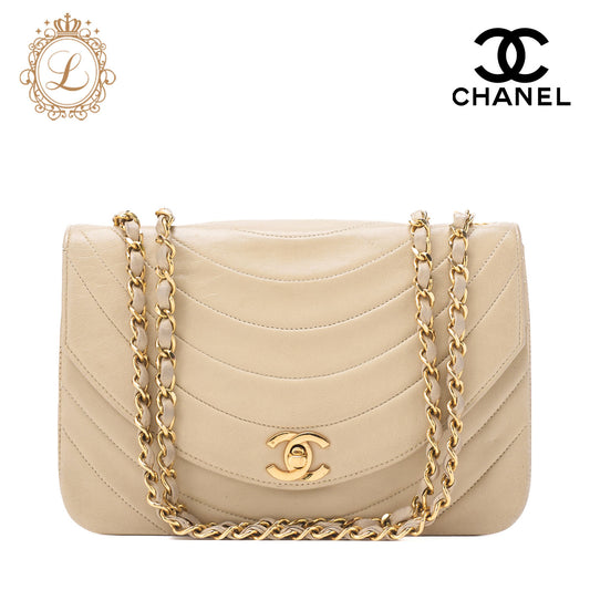 CHANEL Shoulder Bag Matelasse Border Stitch Chain Shoulder Lambskin Beige Gold-Tone Hardware Pre-Owned - Vintage La Charme
