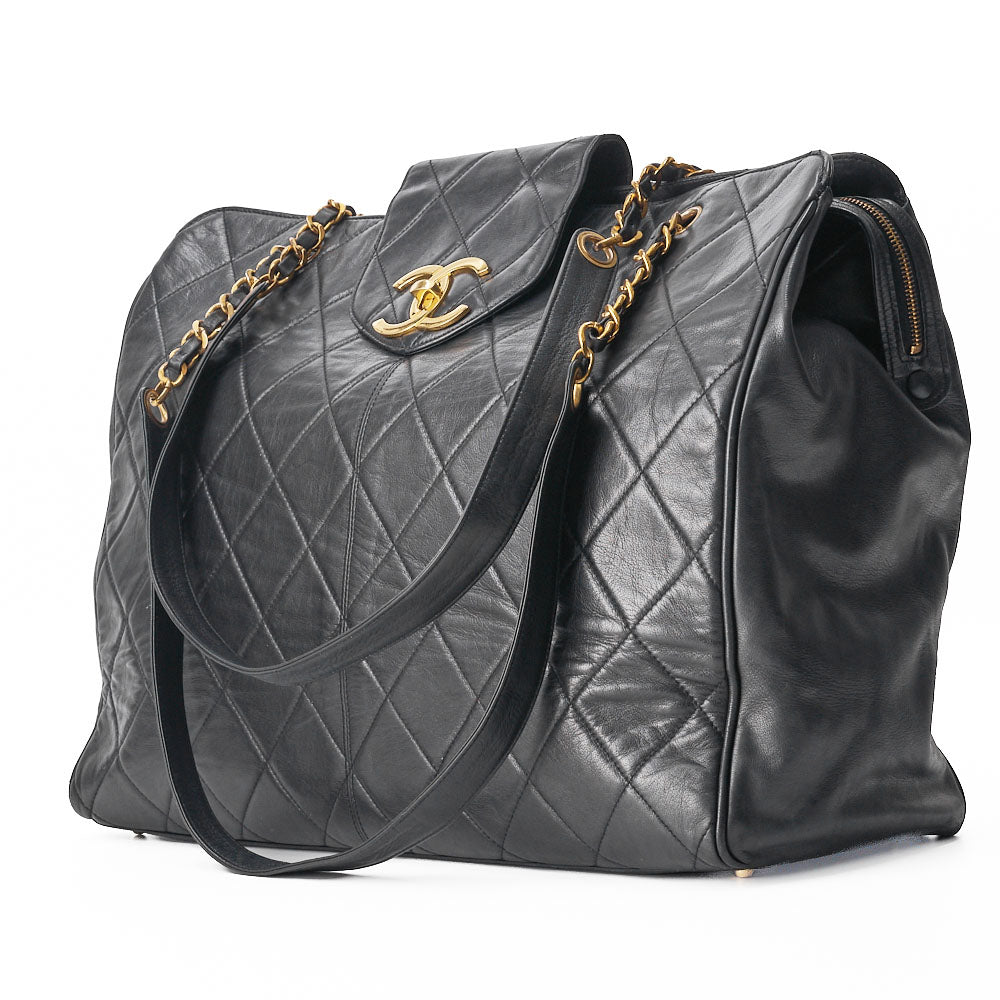 Chanel Shoulder Bag Supermodel Matelasse Lambskin Black Gold-Tone Hardware Pre-Owned - Vintage La Charme