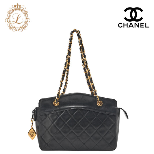 CHANEL Handbag Charm Chain Lambskin Black Gold-Tone Hardware Pre-Owned - Vintage La Charme