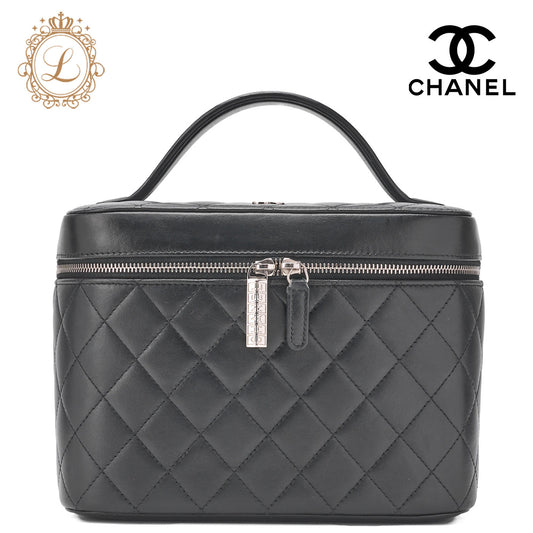 CHANEL Vanity Handbag Matelasse Lambskin Black Silver-Tone Hardware Pre-Owned - Vintage La Charme