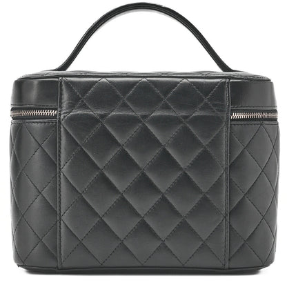 CHANEL Vanity Handbag Matelasse Lambskin Black Silver-Tone Hardware Pre-Owned - Vintage La Charme