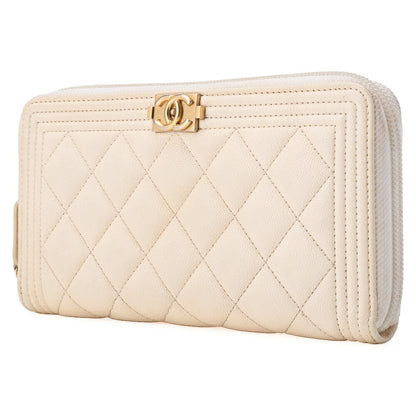 CHANEL Boy Chanel Matelasse Round Long Wallet Caviar Skin Ivory Gold-Tone Hardware Pre-Owned - Vintage La Charme