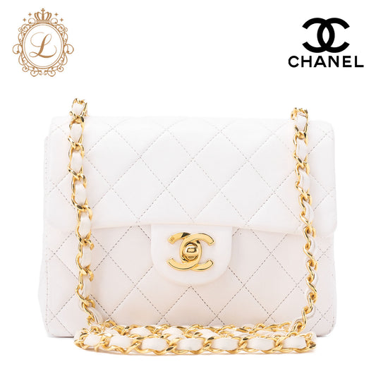CHANEL Chain Shoulder Bag Mini Matelasse 18cm Lambskin White Single Flap Turnlock　Gold-Tone Hardware, Pre-Owned