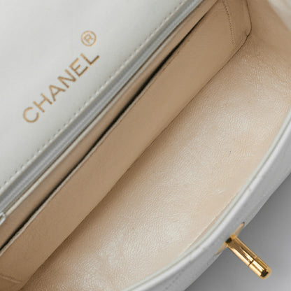 CHANEL Chain Shoulder Bag Mini Matrass? 18cm Lambskin White Single Flap Turnlock Gold-Tone Hardware, Pre-Owned