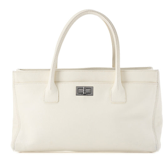 CHANEL Tote Bag Executive Caviar Skin 2.55 White Silver-Tone Hardware, Pre-Owned