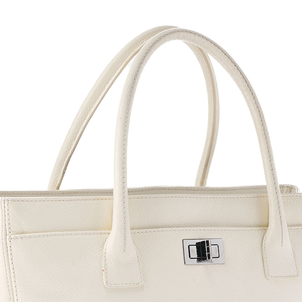 CHANEL Tote Bag Executive Caviar Skin 2.55 White Silver-Tone Hardware, Pre-Owned