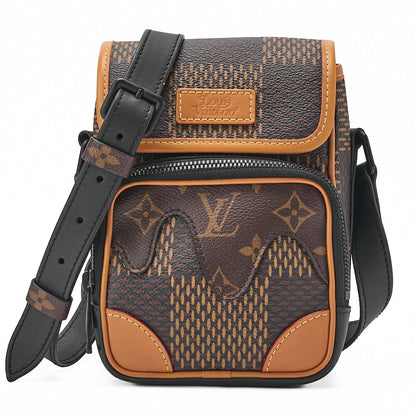 LOUIS VUITTON Louis Vuitton Damier Giant Amazon NIGO Collaboration Messenger N40357 Brown Black-Tone Hardware, Pre-Owned