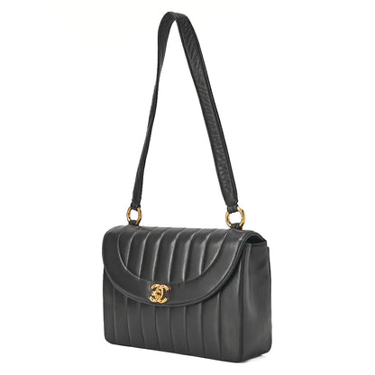 CHANEL マドモアゼル ラウンド フラップ ターンロック ショルダーバッグ ラムスキン ブラック ゴールド金具、中古品