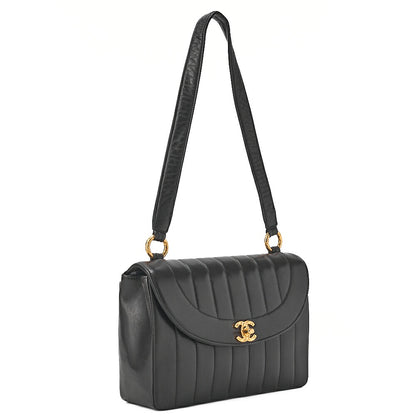 CHANEL マドモアゼル ラウンド フラップ ターンロック ショルダーバッグ ラムスキン ブラック ゴールド金具、中古品