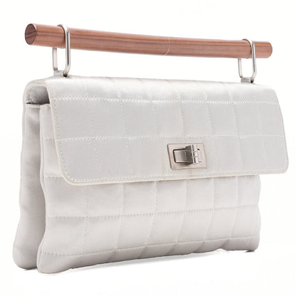 シャネル Choco Bar 2.55 ターンロックウッドハンドバッグ サテン シルバー シルバー金具 中古