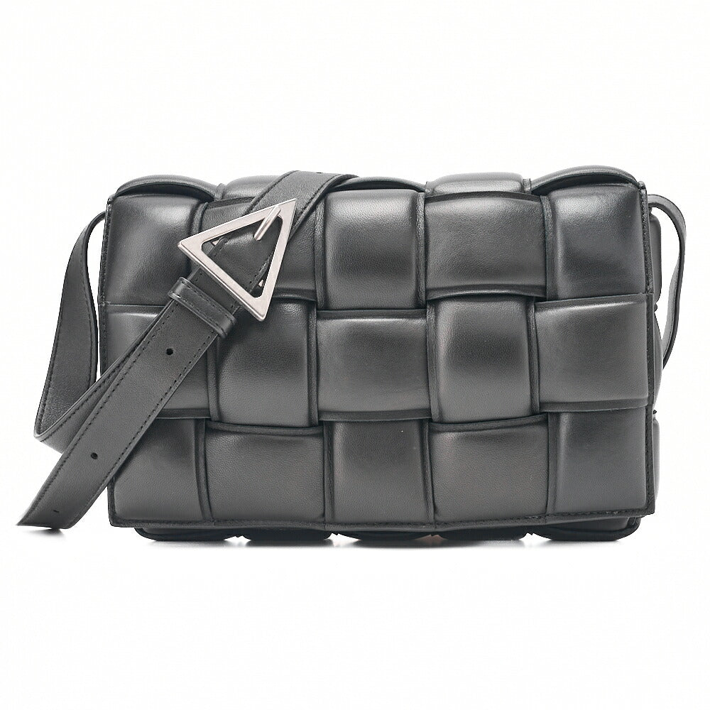 BOTTEGA VENETA イントレチャート ラムスキン パデット カセット ショルダーバッグ ブラック シルバー金具 中古