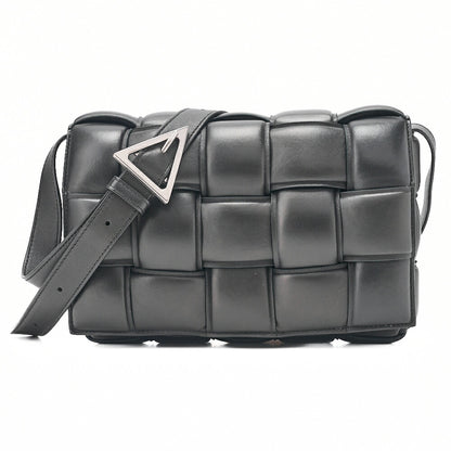 BOTTEGA VENETA イントレチャート ラムスキン パデット カセット ショルダーバッグ ブラック シルバー金具 中古
