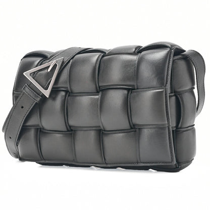 BOTTEGA VENETA イントレチャート ラムスキン パデット カセット ショルダーバッグ ブラック シルバー金具 中古