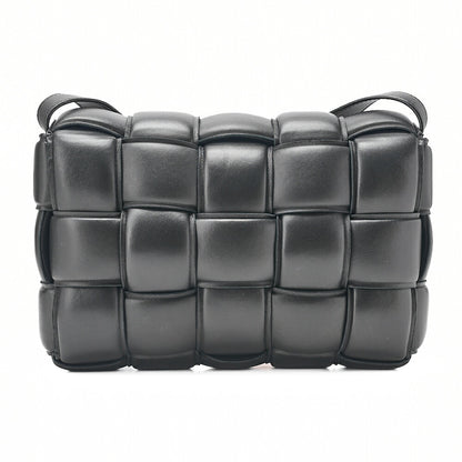 BOTTEGA VENETA イントレチャート ラムスキン パデット カセット ショルダーバッグ ブラック シルバー金具 中古
