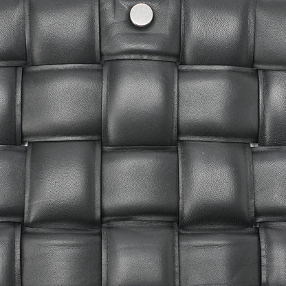 BOTTEGA VENETA イントレチャート ラムスキン パデット カセット ショルダーバッグ ブラック シルバー金具 中古