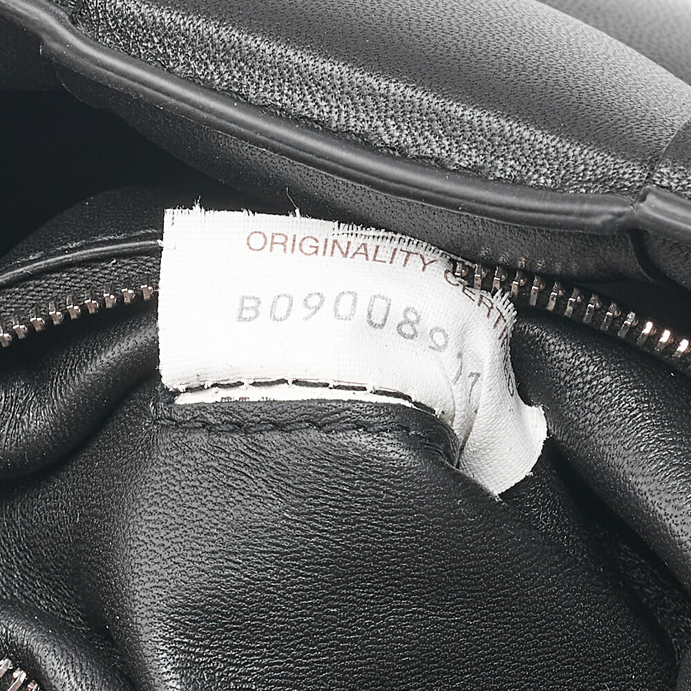 BOTTEGA VENETA イントレチャート ラムスキン パデット カセット ショルダーバッグ ブラック シルバー金具 中古