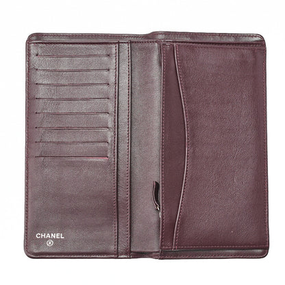 シャネル キャビアスキン マトラッセ 二つ折り長財布 ブラック シルバー金具 中古