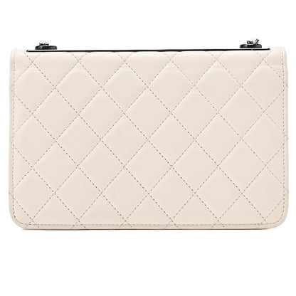 シャネル チェーンウォレット トレンディCC マトラッセ ラムスキン ホワイト ブラックトーン金具 中古品