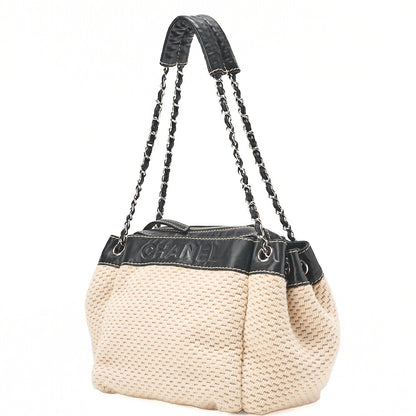 CHANEL ロゴマーク ワンショルダーバッグ コットン × ラムスキン 黒×白 シルバー金具 中古品