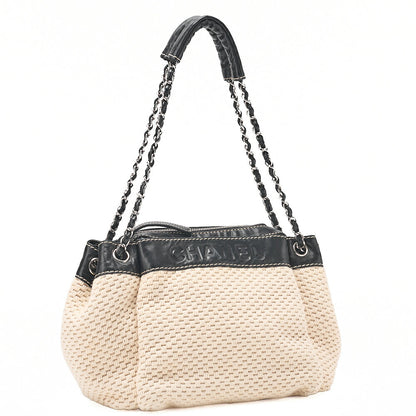 CHANEL ロゴマーク ワンショルダーバッグ コットン × ラムスキン 黒×白 シルバー金具 中古品