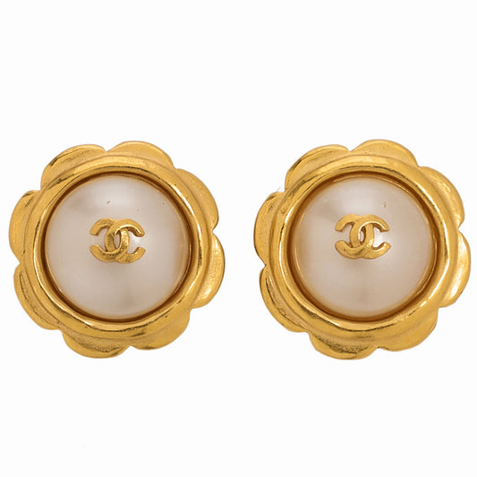 CHANEL Coco Mark Faux Pearl Floral 97P Earrings GP x Faux Pearl Gold (Gold Plating) Gold -Tone Hardware, Pre-Owned