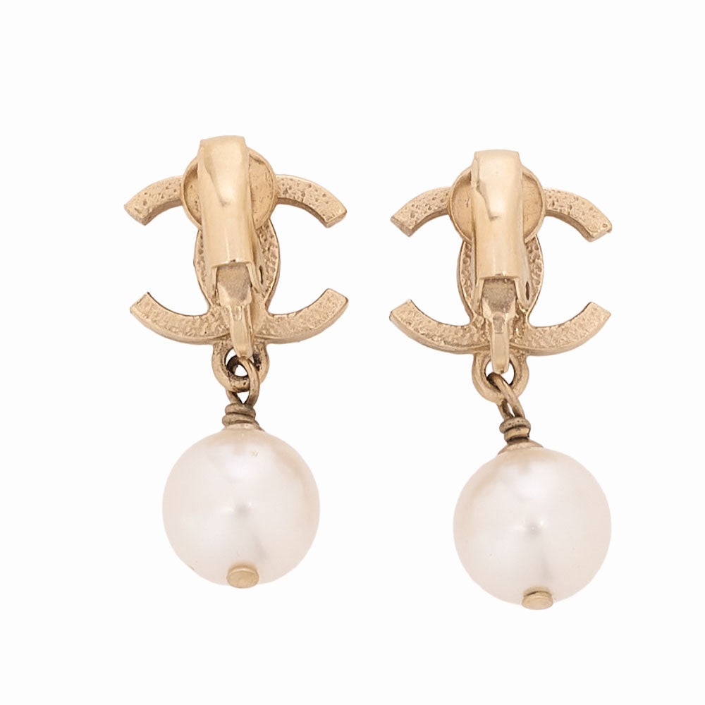 CHANEL Earrings Coco Mark 07A Earrings GP x Faux Pearl Champagne Gold Champagne Gold Plating-Tone Hardware, Pre-Owned
