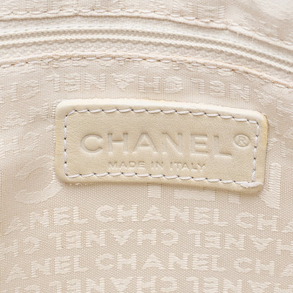 CHANEL Caviar Skin Choco Bar Handbag White Silver-Tone Hardware, Pre-Owned