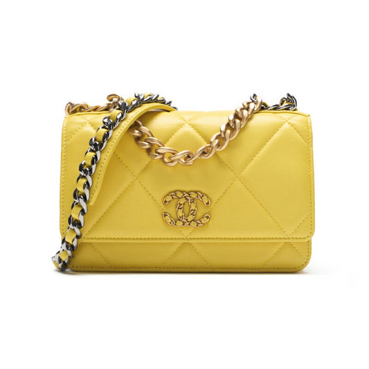 Chanel Chain Wallet Matelasse Lambskin Yellow Gold-Tone Hardware Pre-Owned - Vintage La Charme