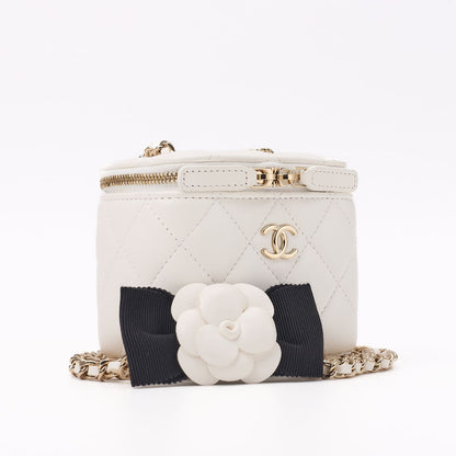 CHANEL Shoulder Bag Matelasse Camellia Chain Shoulder Lambskin White Gold-Tone Hardware Pre-Owned - Vintage La Charme