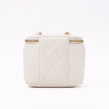 CHANEL Shoulder Bag Matelasse Camellia Chain Shoulder Lambskin White Gold-Tone Hardware Pre-Owned - Vintage La Charme
