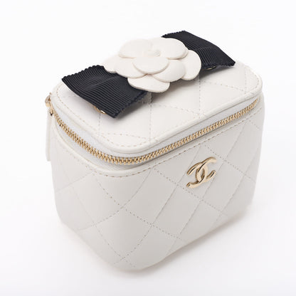 CHANEL Shoulder Bag Matelasse Camellia Chain Shoulder Lambskin White Gold-Tone Hardware Pre-Owned - Vintage La Charme