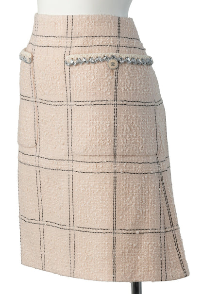 CHANEL Skirt, Coco Button, Tweed, Wool, Pink, Silver-Tone Hardware, Pre-Owned - Vintage La Charme