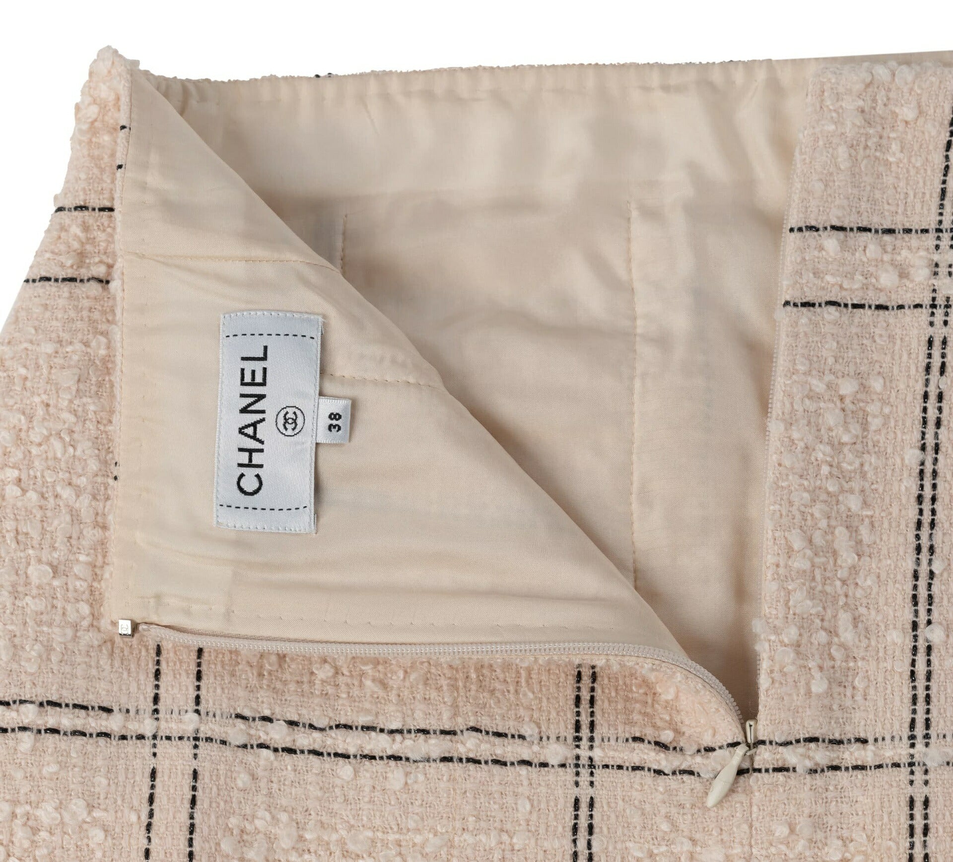 CHANEL Skirt, Coco Button, Tweed, Wool, Pink, Silver-Tone Hardware, Pre-Owned - Vintage La Charme