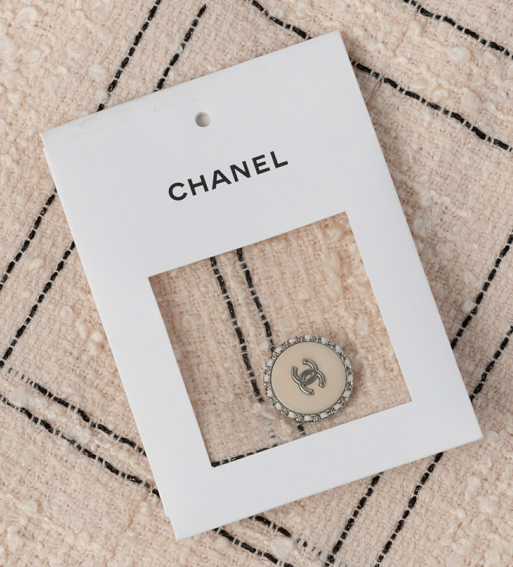CHANEL Skirt, Coco Button, Tweed, Wool, Pink, Silver-Tone Hardware, Pre-Owned - Vintage La Charme