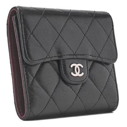 シャネル マトラッセ 三つ折り コンパクト財布 ラムスキン 黒 シルバー金具 中古