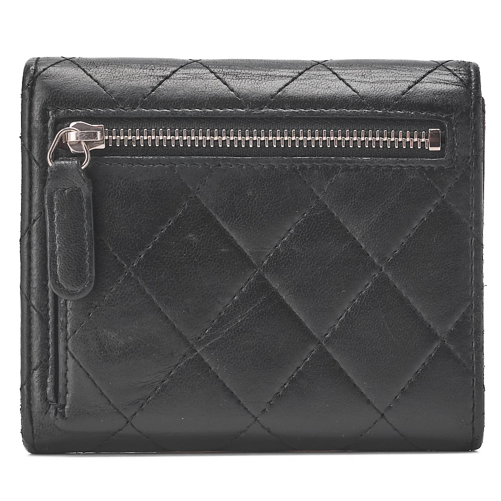 シャネル マトラッセ 三つ折り コンパクト財布 ラムスキン 黒 シルバー金具 中古