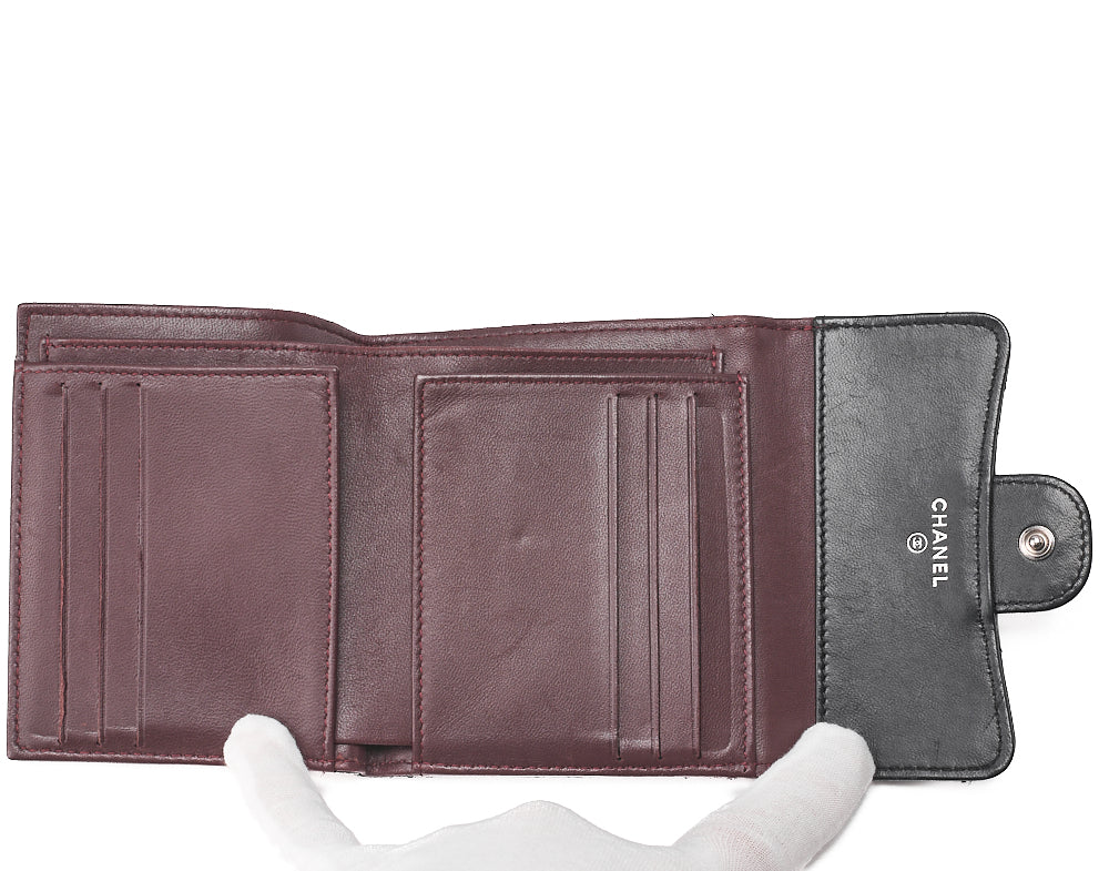 シャネル マトラッセ 三つ折り コンパクト財布 ラムスキン 黒 シルバー金具 中古