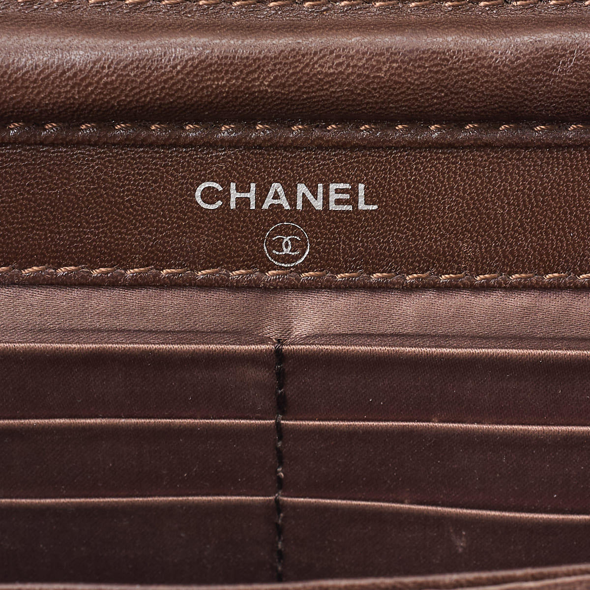 CHANEL Shoulder Bag Mini Travel Chain Wallet Lambskin Canvas Brown Silver-Tone Hardware Pre-Owned - Vintage La Charme