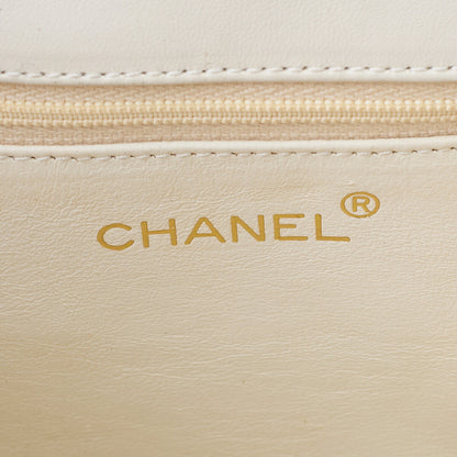 CHANEL Shoulder Bag, Matelasse, Fringe, Double Flap, Straw, Beige, Gold-Tone Hardware, Pre-Owned - Vintage La Charme