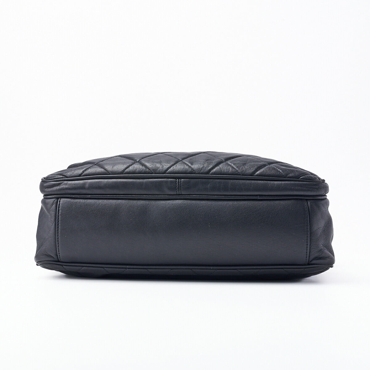 CHANEL Shoulder Bag Matelasse Outside Flap Lambskin Navy Gold-Tone Hardware Pre-Owned - Vintage La Charme